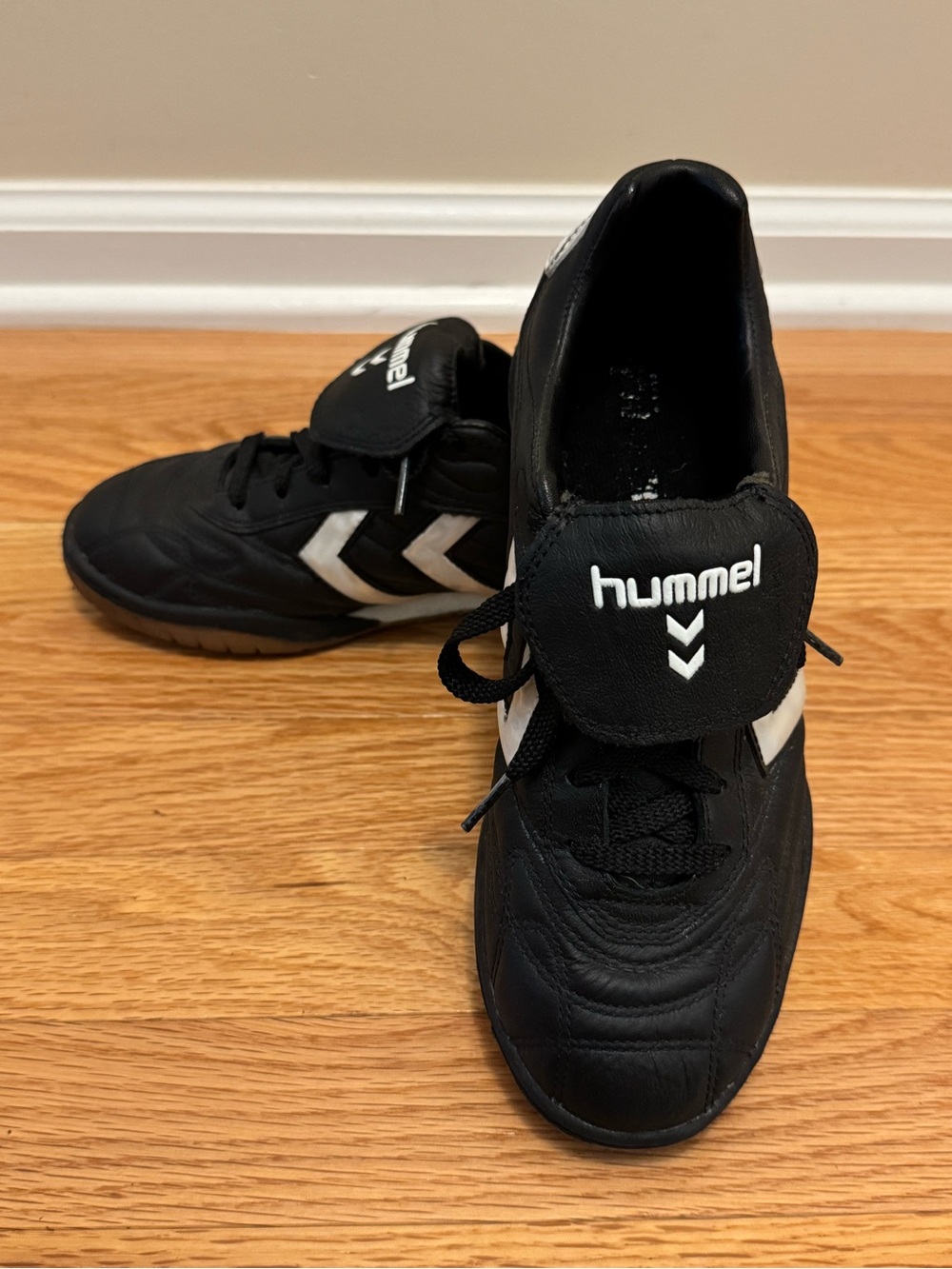 Women’s Hummel Old School Indoor Soccer Shoes - size 5.5